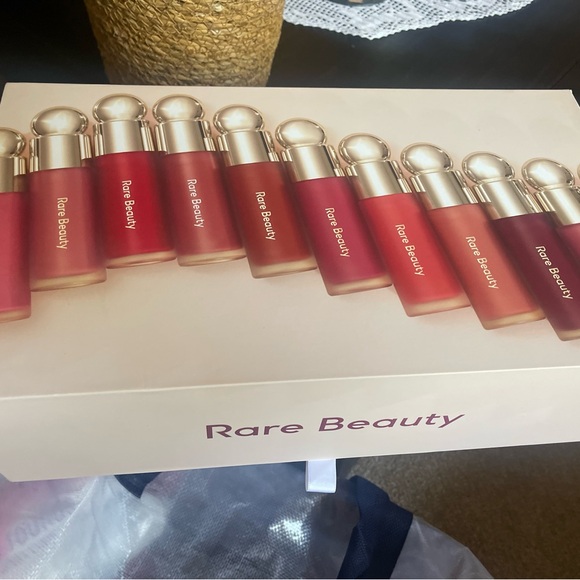 LIMITED EDITION Rare Beauty Blush Vault, includes a blush brush. - Picture 4 of 7